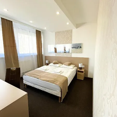 Hotel Oreg-to Club