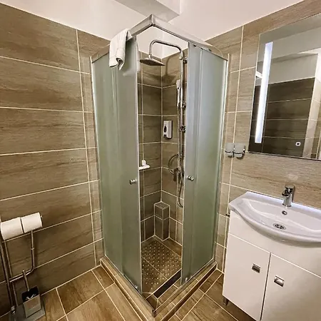 Oreg-to Club Hotel Tata