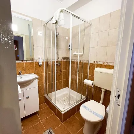 Oreg-to Club Hotel Tata