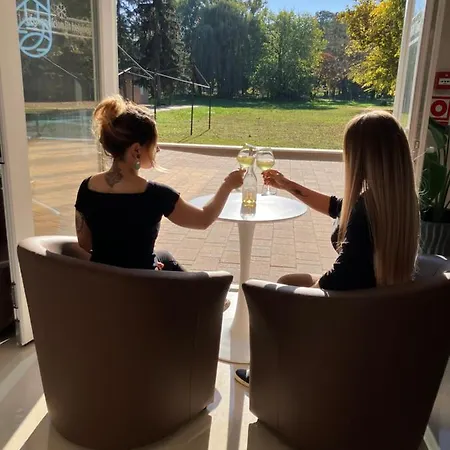 Oereg-to Es Rendezvenyter Otel 3*