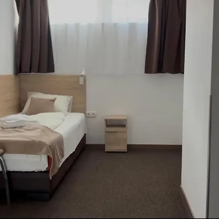 Hotel Oereg-to Es Rendezvenyter 3*