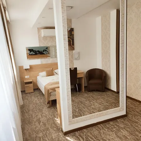 Oereg-to Es Rendezvenyter 3*