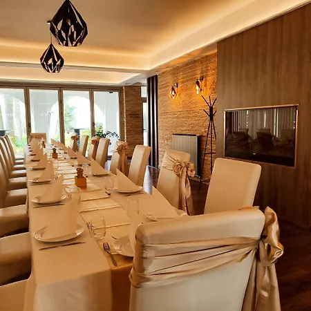 Oereg-to Es Rendezvenyter 3* Tata