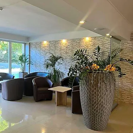 Oreg-to Club Hotel 3*