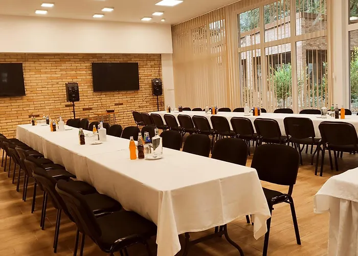 Oreg-to Club Hotel Tata